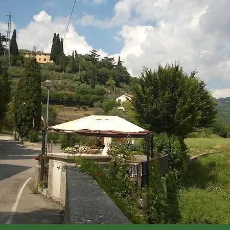 לינה וארוחת בוקר Gemma *