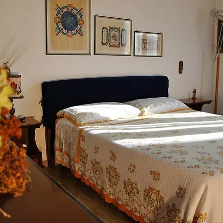 לינה וארוחת בוקר Gemma